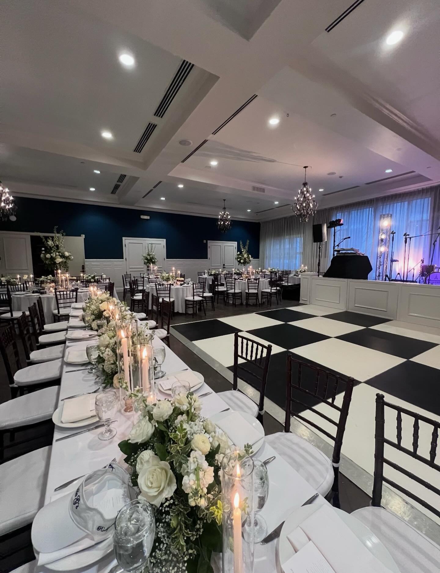 White florals are the epitome of understated beauty, paired perfectly with a vintage checkered black and white dance floor! 

Avery &amp; Ryans reception had an abundance of refined charm and happy new beginnings that wrapped up into the night flawle