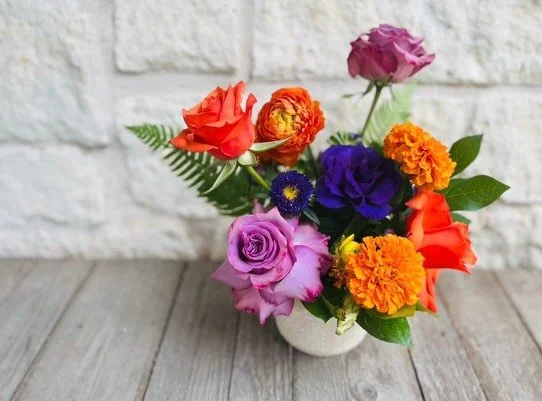 &ldquo;It&rsquo;s lights out and away we go!&rdquo; We had such a blast creating these beautiful centerpiece arrangements for the @mclarenf1 leadership executive breakfast hosted at @hotelvanzandt.

These vibrant arrangements don&rsquo;t just decorat