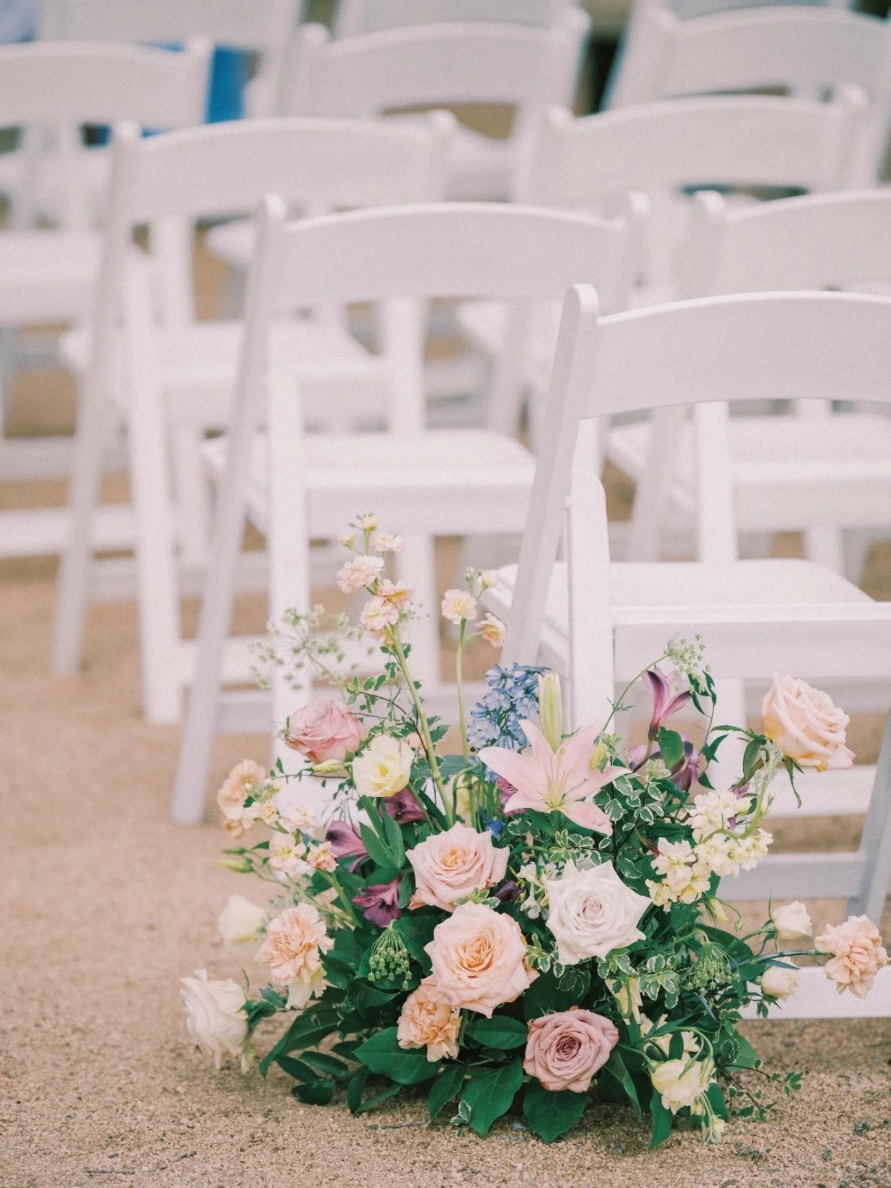 There&rsquo;s just something about soft florals that instantly make a day feel brighter. The color hues, fresh blooms, and beautiful pops of life have a way of bringing so much joy and beauty to any space&hellip; from ceremony to table tops. 

Floral
