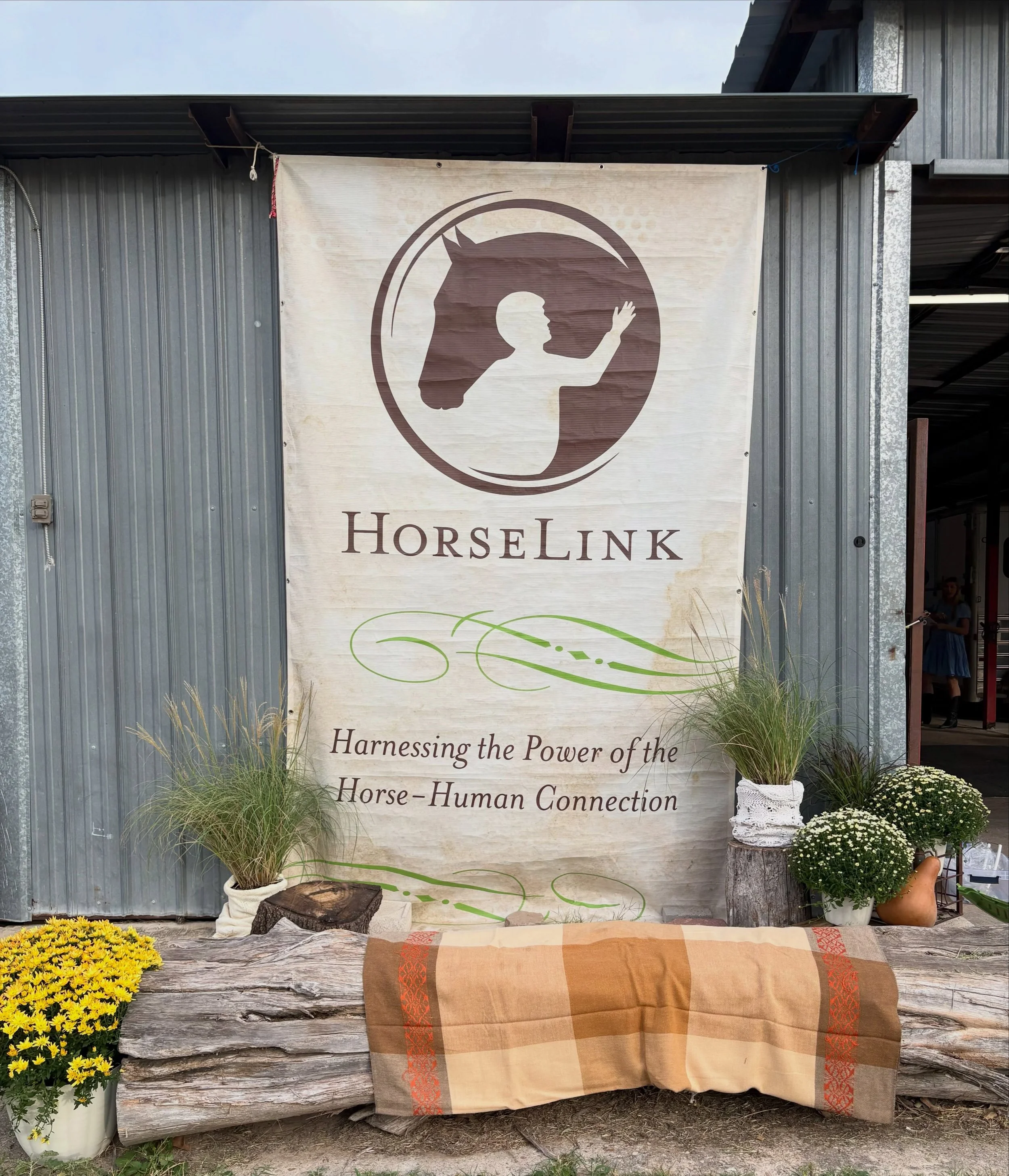 Being able to work hand in hand with an organization like Horselink is an opportunity we will never take for granted! 

This past weekend, we had the opportunity to work alongside @thehorselink to help bring awareness to their organization at their a