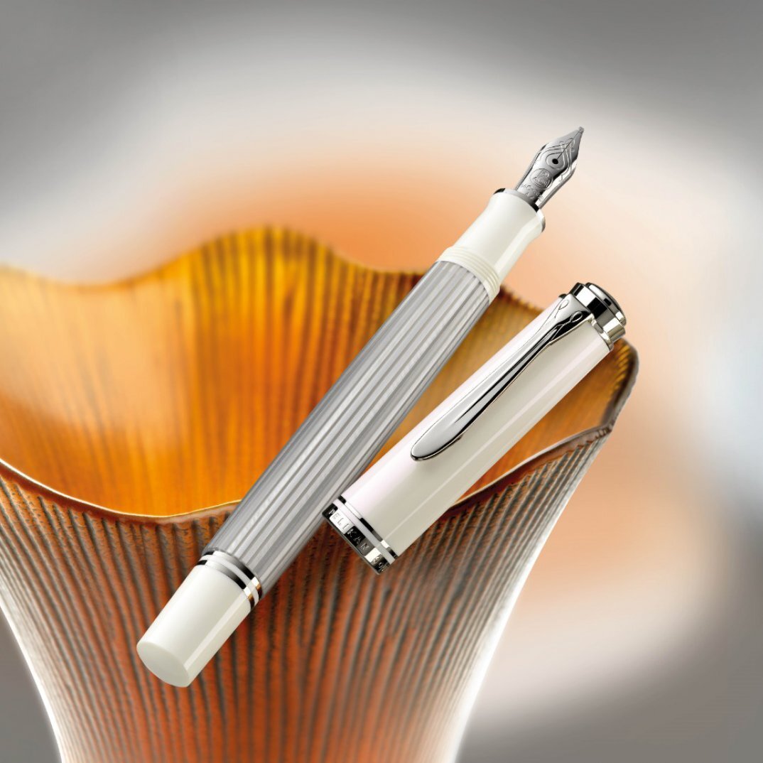 Pelikan Souverän M405 Silver White Collection