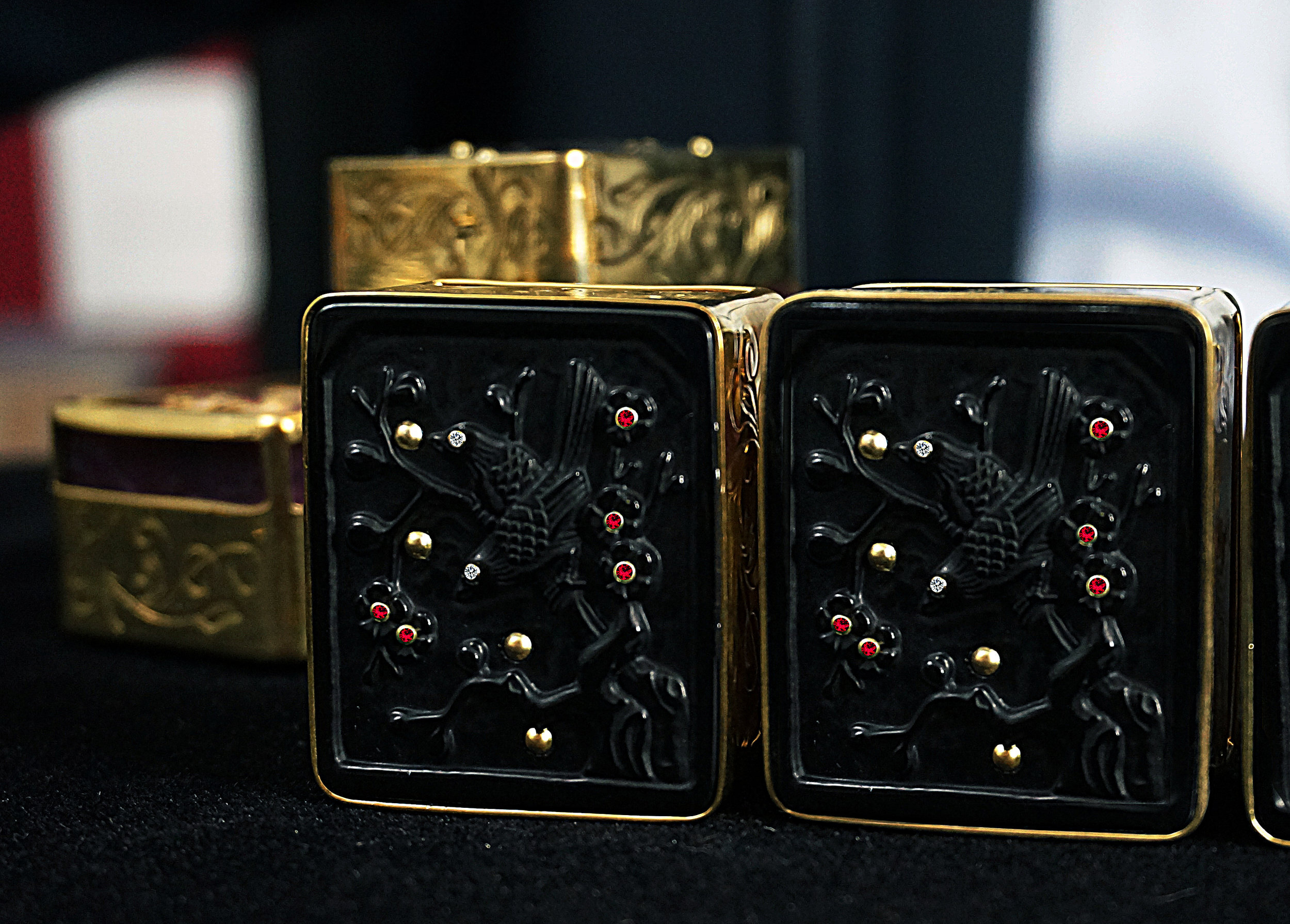 Louis Vuitton Limited Edition Mahjong Tile Gold Set  Louis vuitton limited  edition, Louis vuitton jewelry, Gold set