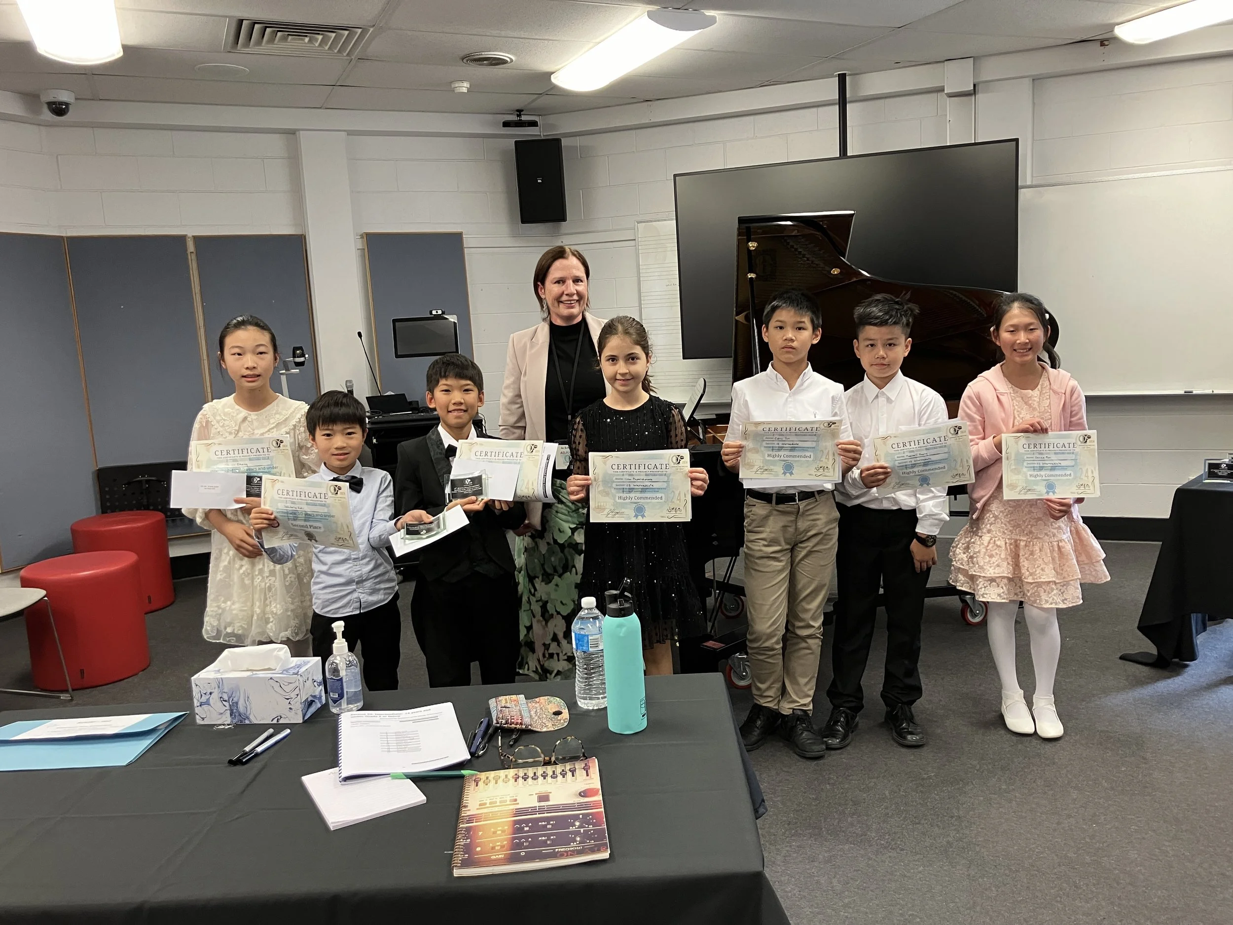 03: Intermediate: 14 years and under, Grade 5 or below. ADJ: Jo Schravemade