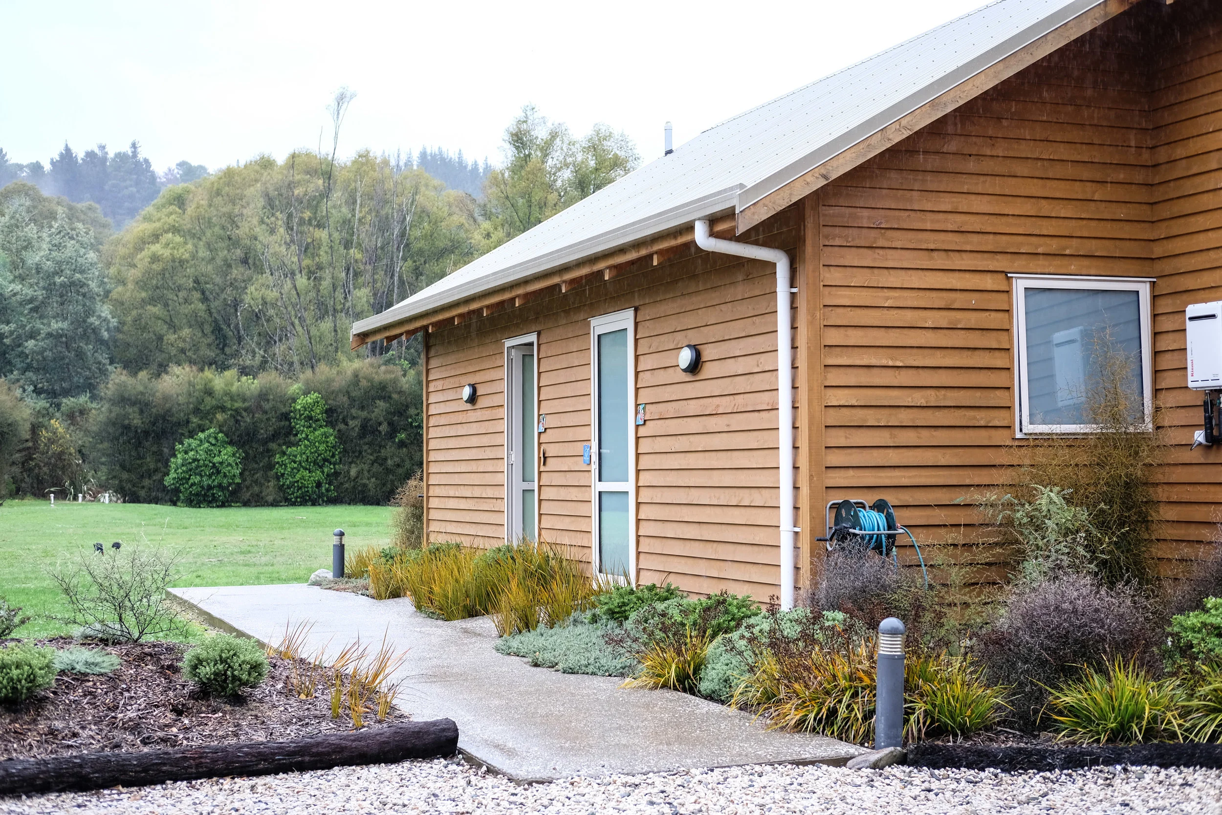 Abel Tasman Lodge in South Island, New Zealand. Photo by Viv Yapp for www.thesejourneys.com. #newzealand #abeltasman #family #travel #accommodation #hotel #lodge