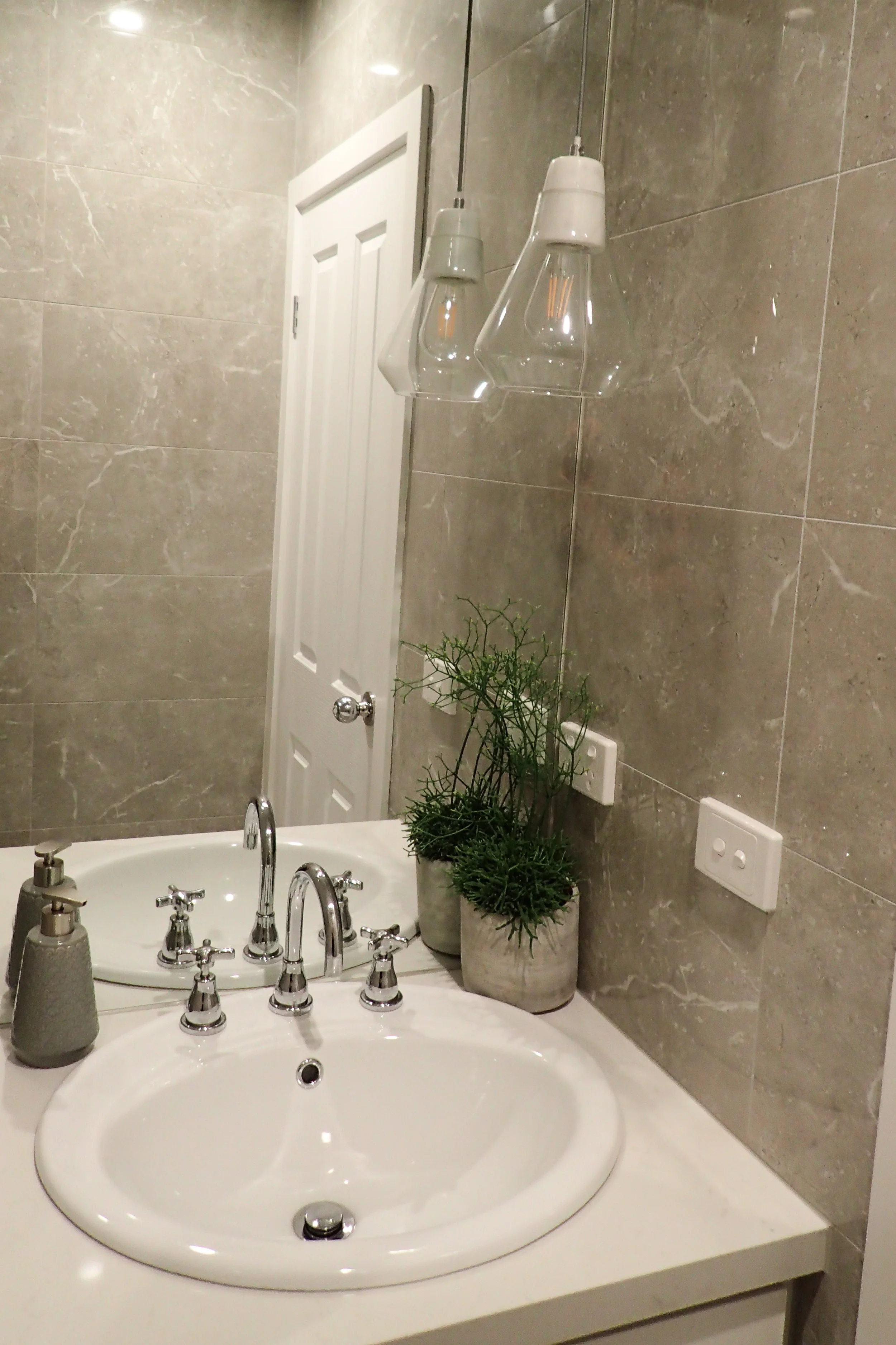 Powder Room 3.jpg