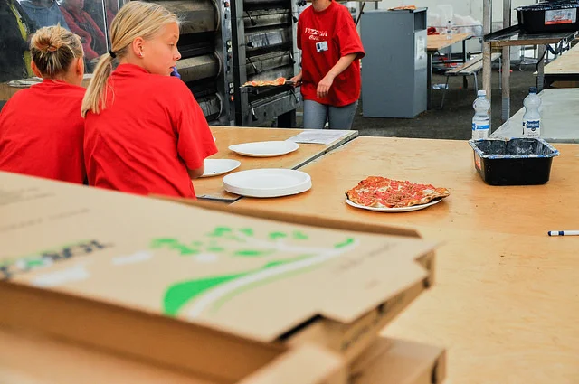 Pizzateltassa riittää kiirettä