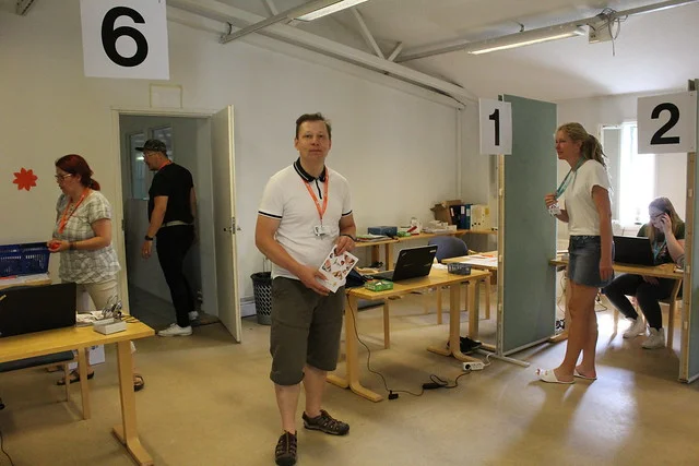 Konferenssitalkoissa iloista meininkiä.