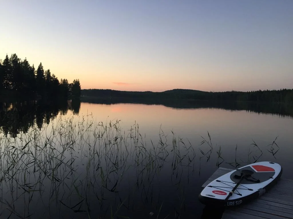 Konffa järven rannalla