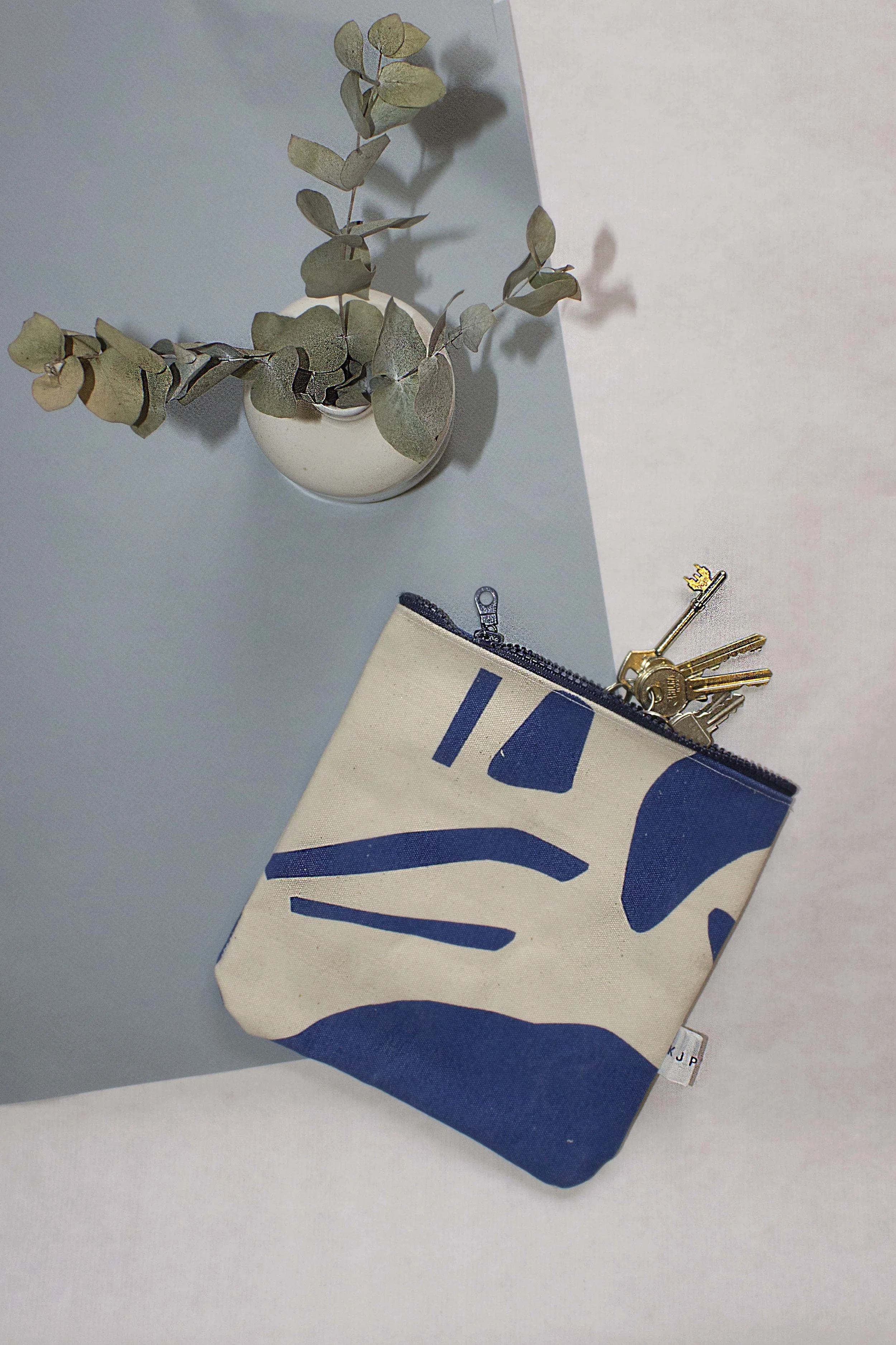 KJP-seascapepouchstyling-fount.jpg