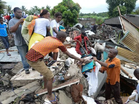 mozambique-rubbish-collapse-debris.jpg