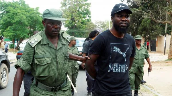 Pilato Returns To Prison With Food For His Fellow Inmates 