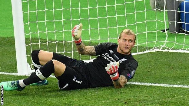  Goalkeeper Karius gets death threats after Liverpool football debacle