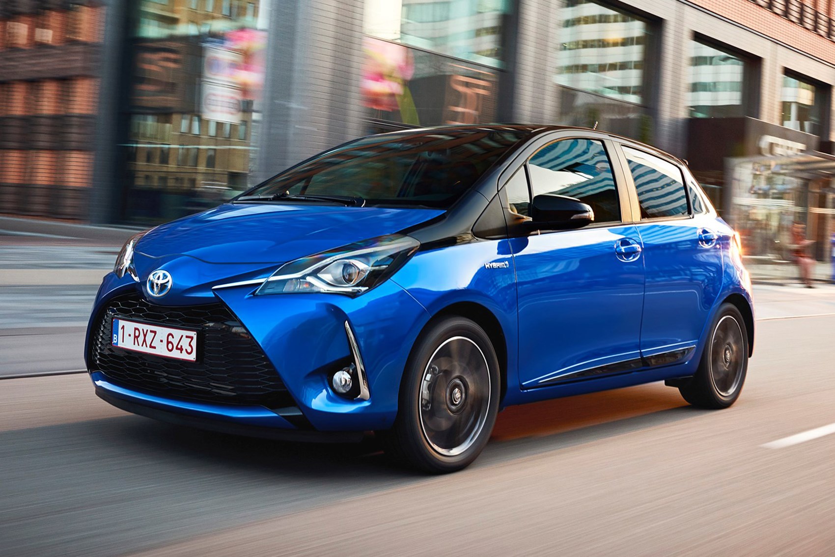 toyota_yaris_hybrid.jpg