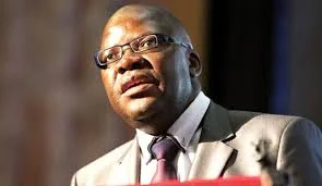 Zambian Government hands back Tendai Biti to Zimbabwe in disregard of court order