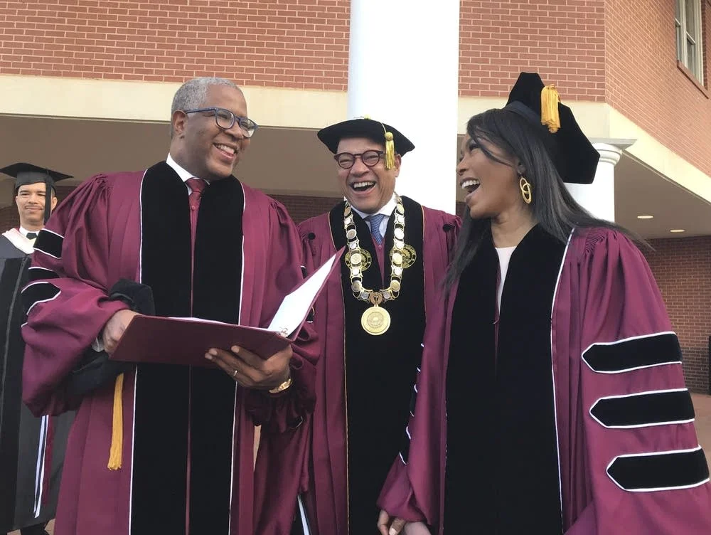 African American billionaire wipes out student debt of 400 graduates