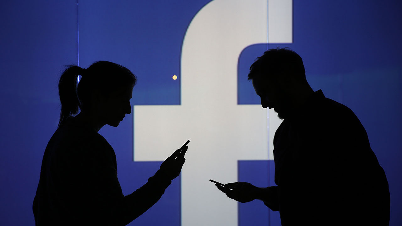 Facebook stops apps being pre-installed on Huawei phones