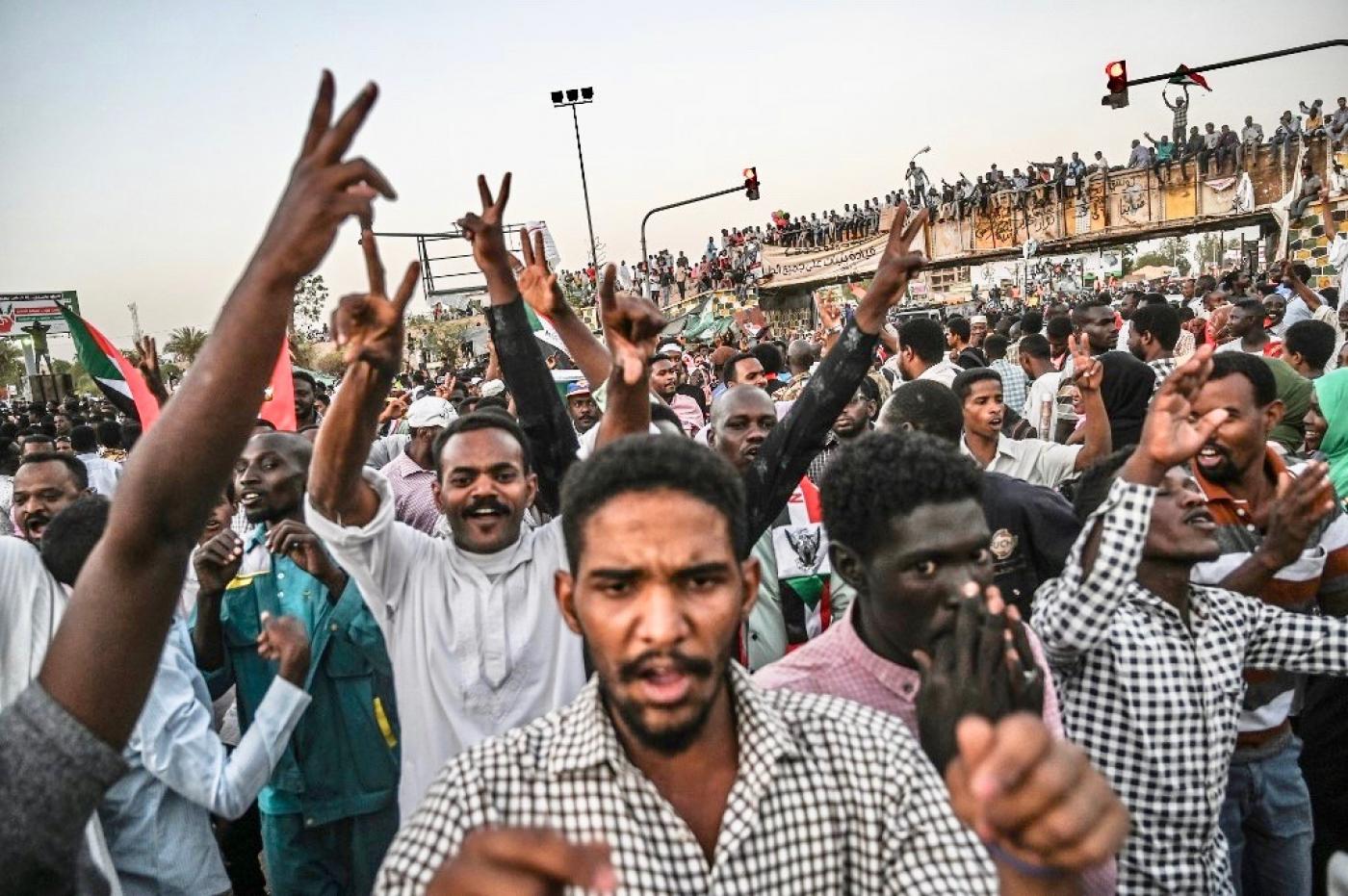 armysudanprotest-afp-42019.jpg