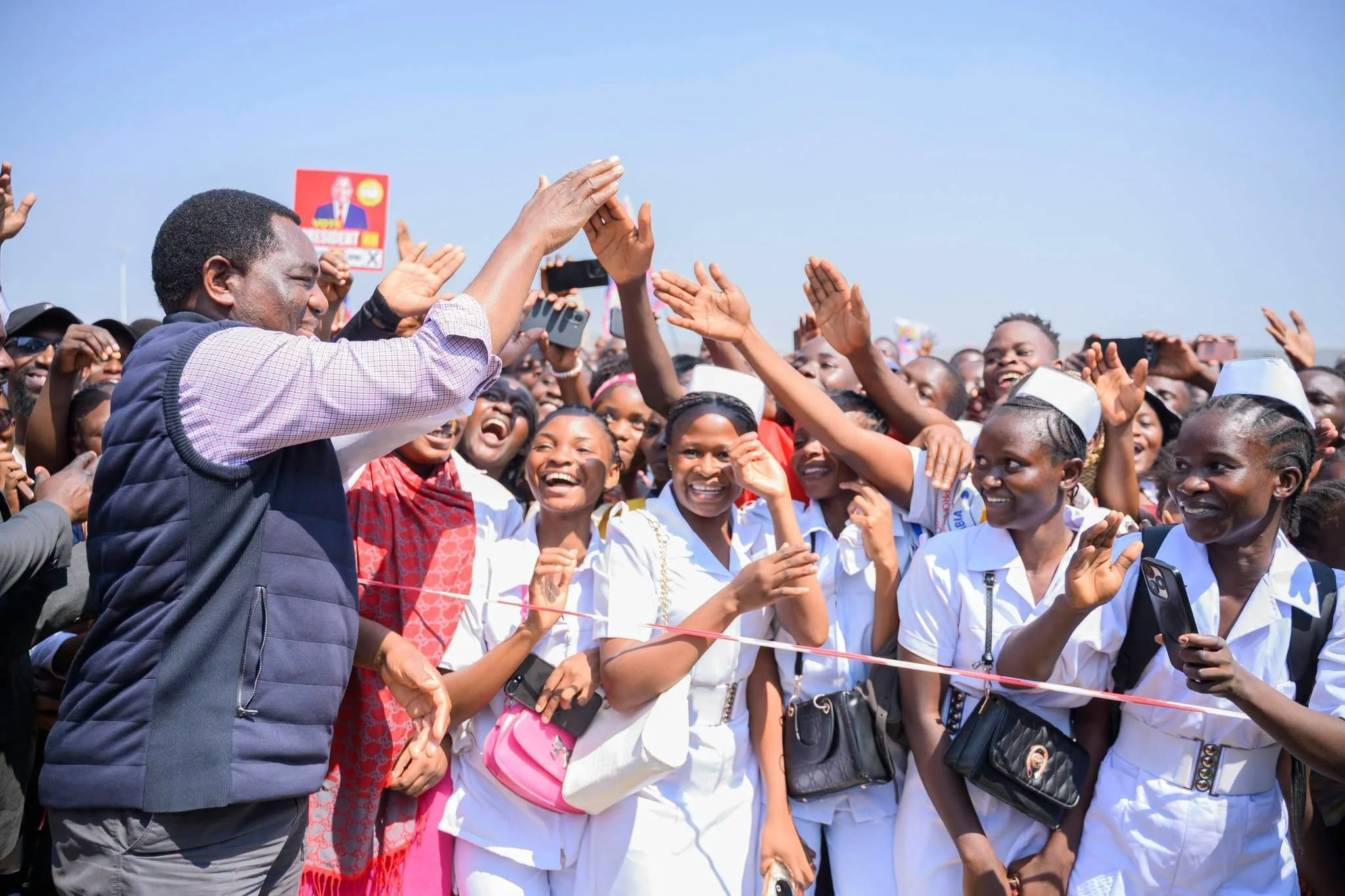 HH’s Plan to Employ Volunteer Workers Welcomed by Unions