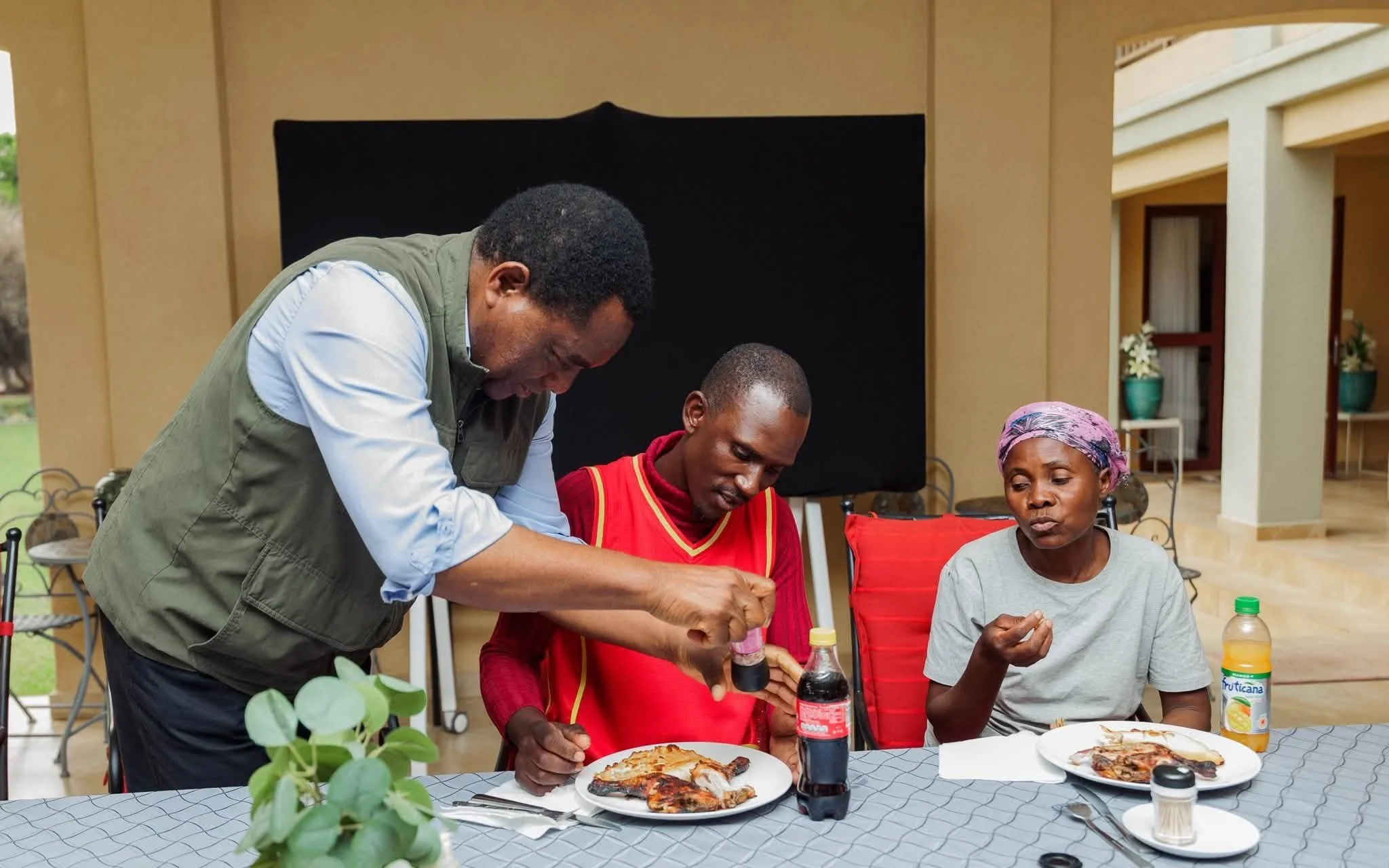 President Hichilema Shares Dinner With Citizens Who Walked And Cycled To His Inauguration