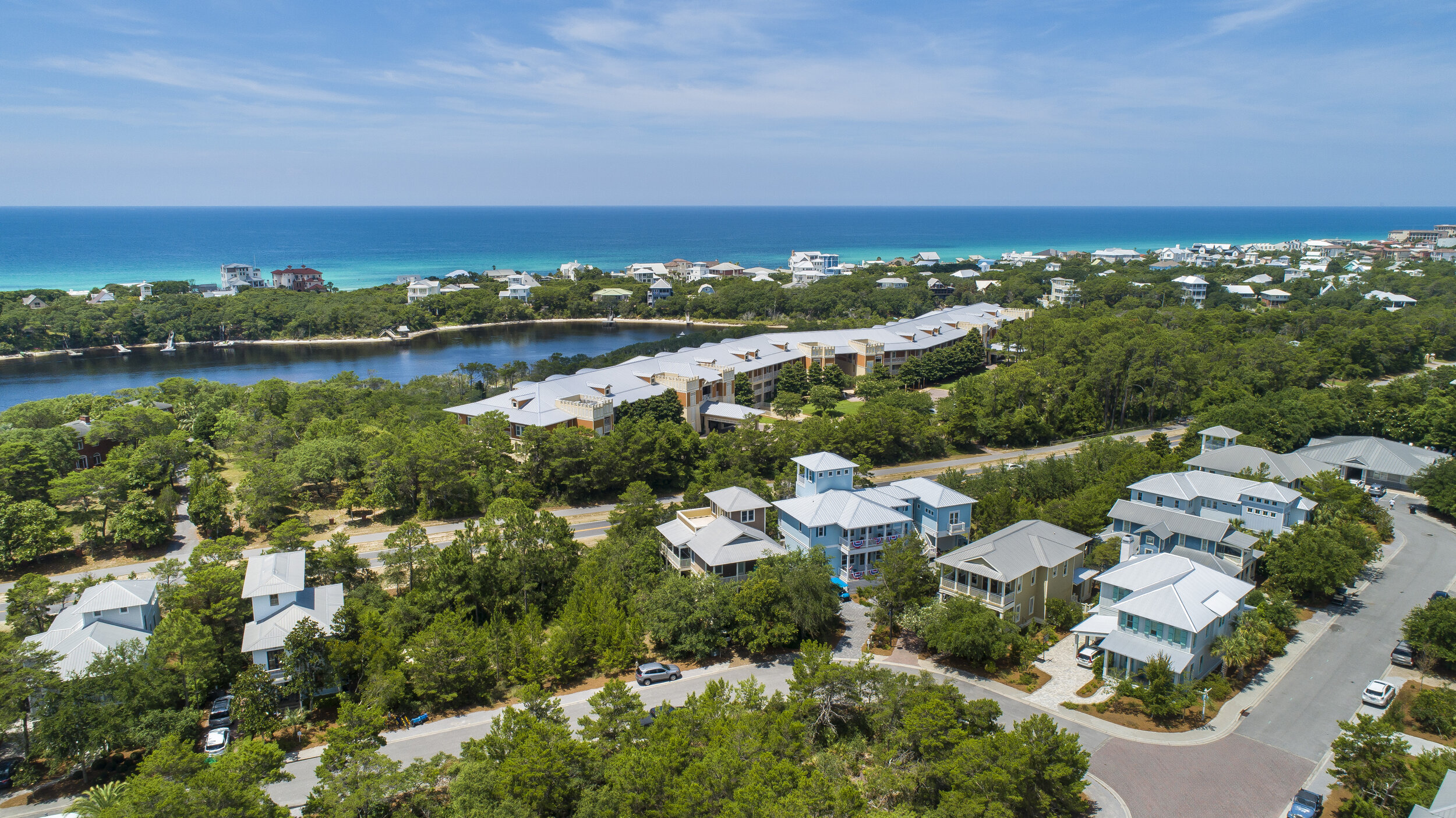 Bird's eye view of residential houses near the beach