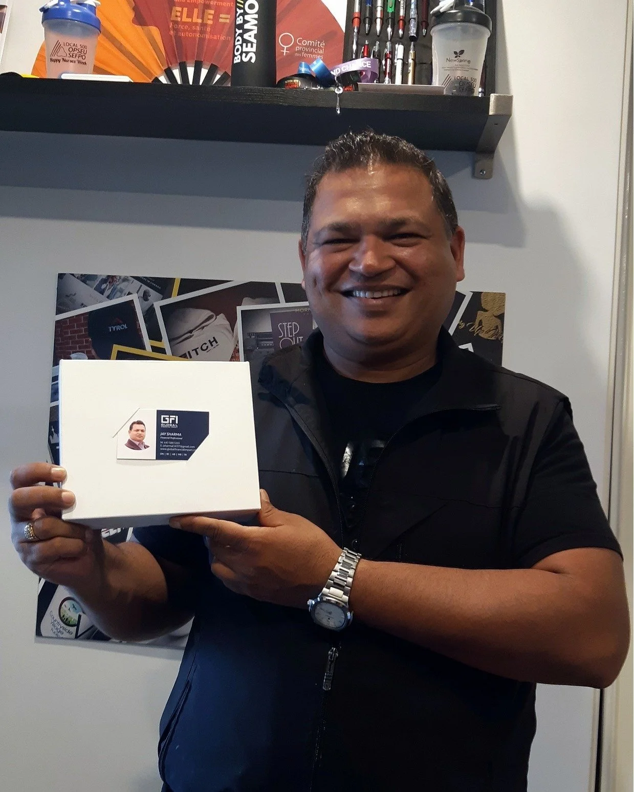 Here's another client of ours that recently worked with us to print business cards. Such a simple but important part of business that we can help you bring to life! :)

#printshop #businessmaterials #printmarkering #businesscards