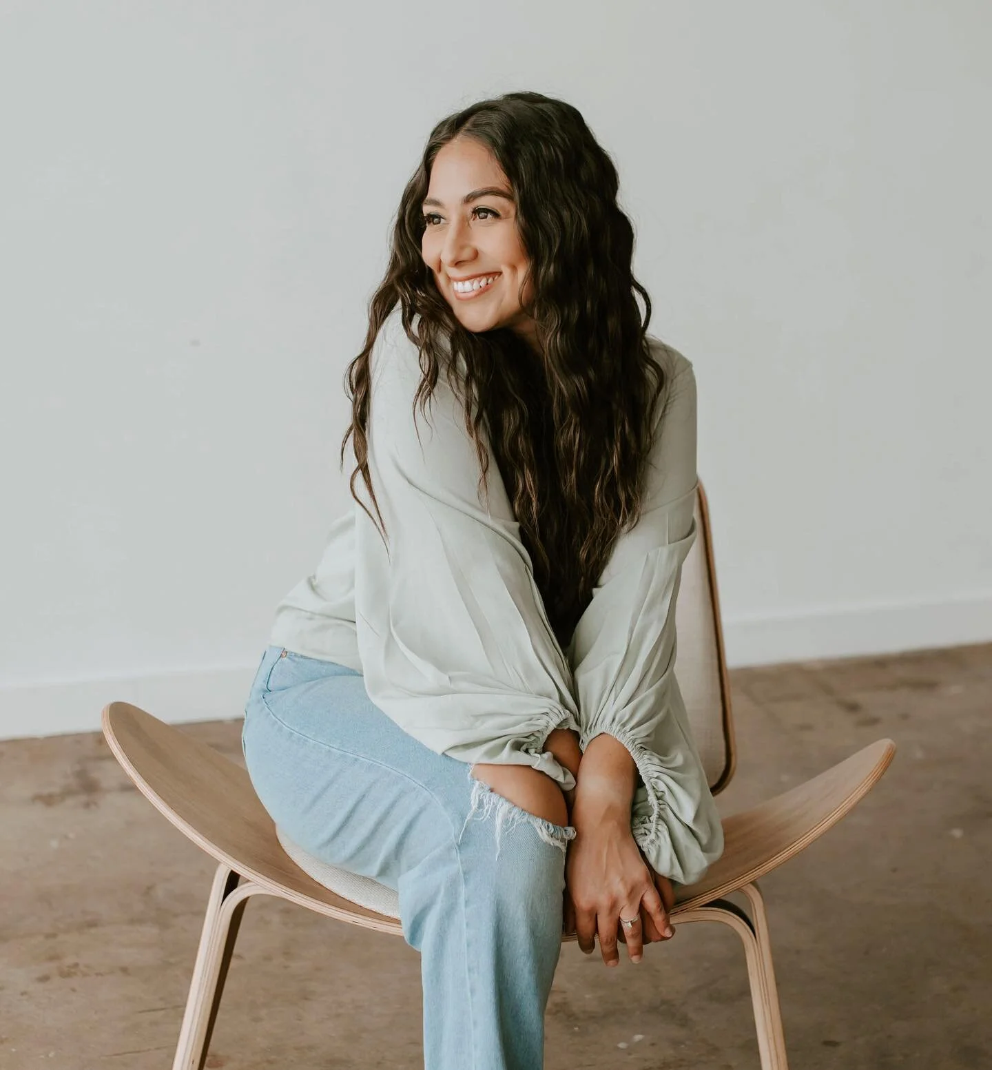 Hi! 👋🏼

It&rsquo;s me, ileana! 
A photographer who already loves the crap out of you and your family. Your hype man, your personal shopper, your secret keeper, your friend 🫶🏼

📸: @aracelyaguilarphotos