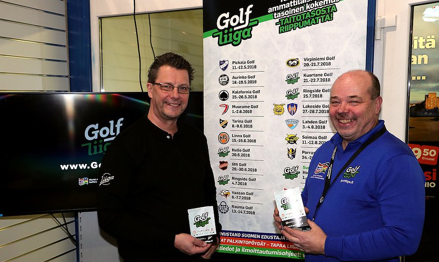 Liigan Juha Kuosa ja WGC Finlandin Olli Palkamo esittelivät yhteistyötä Golf-messuilla. (Kuva: Tomi Natri)