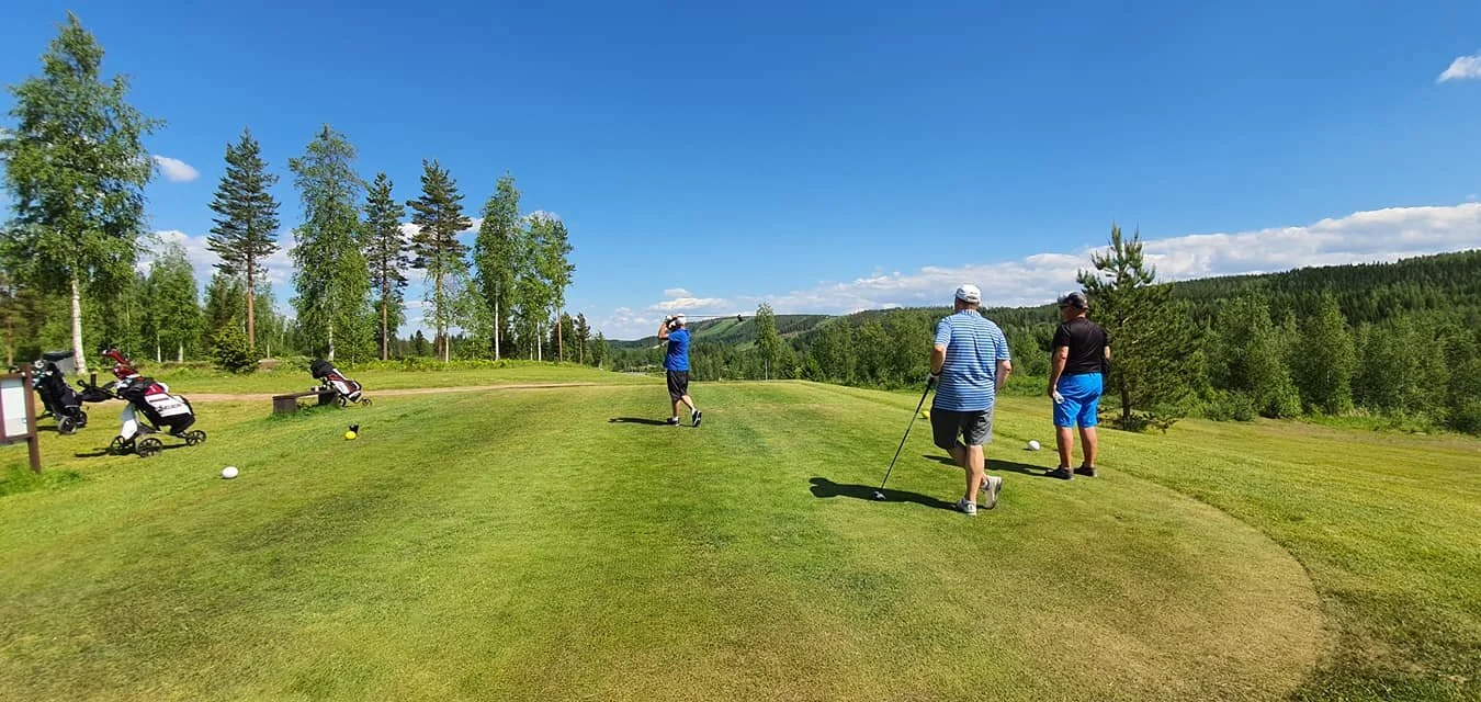 HIENO KESÄKELI SIIVITTI PELAAJAT HYVIIN TULOKSIIN HIMOSGOLFISSA !