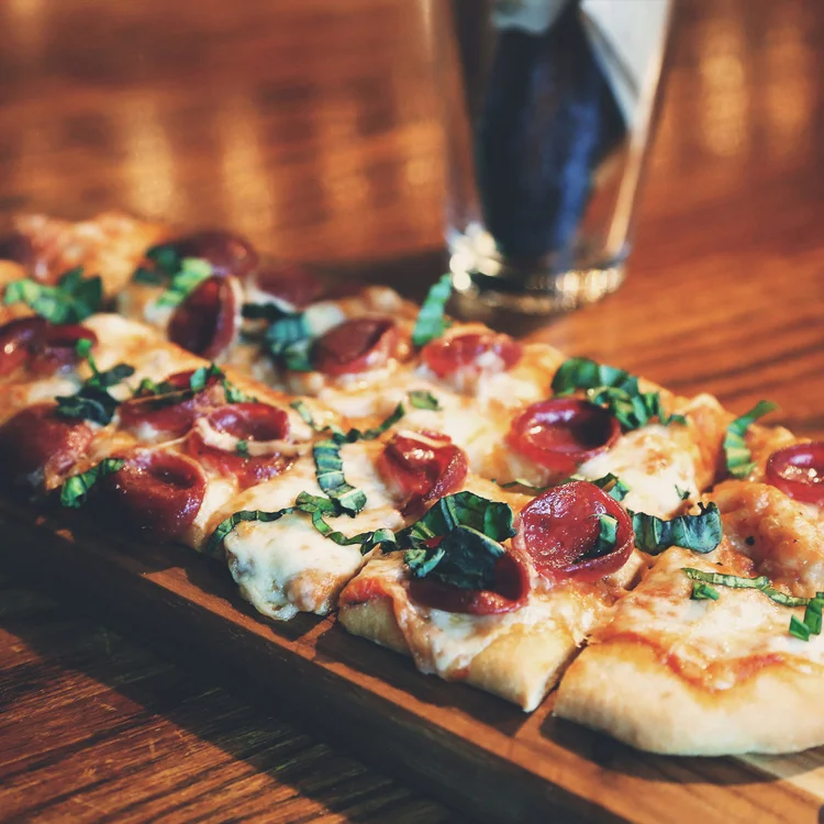 rohrbachs-brewery-brew-pub-flatbread-pizza.jpg