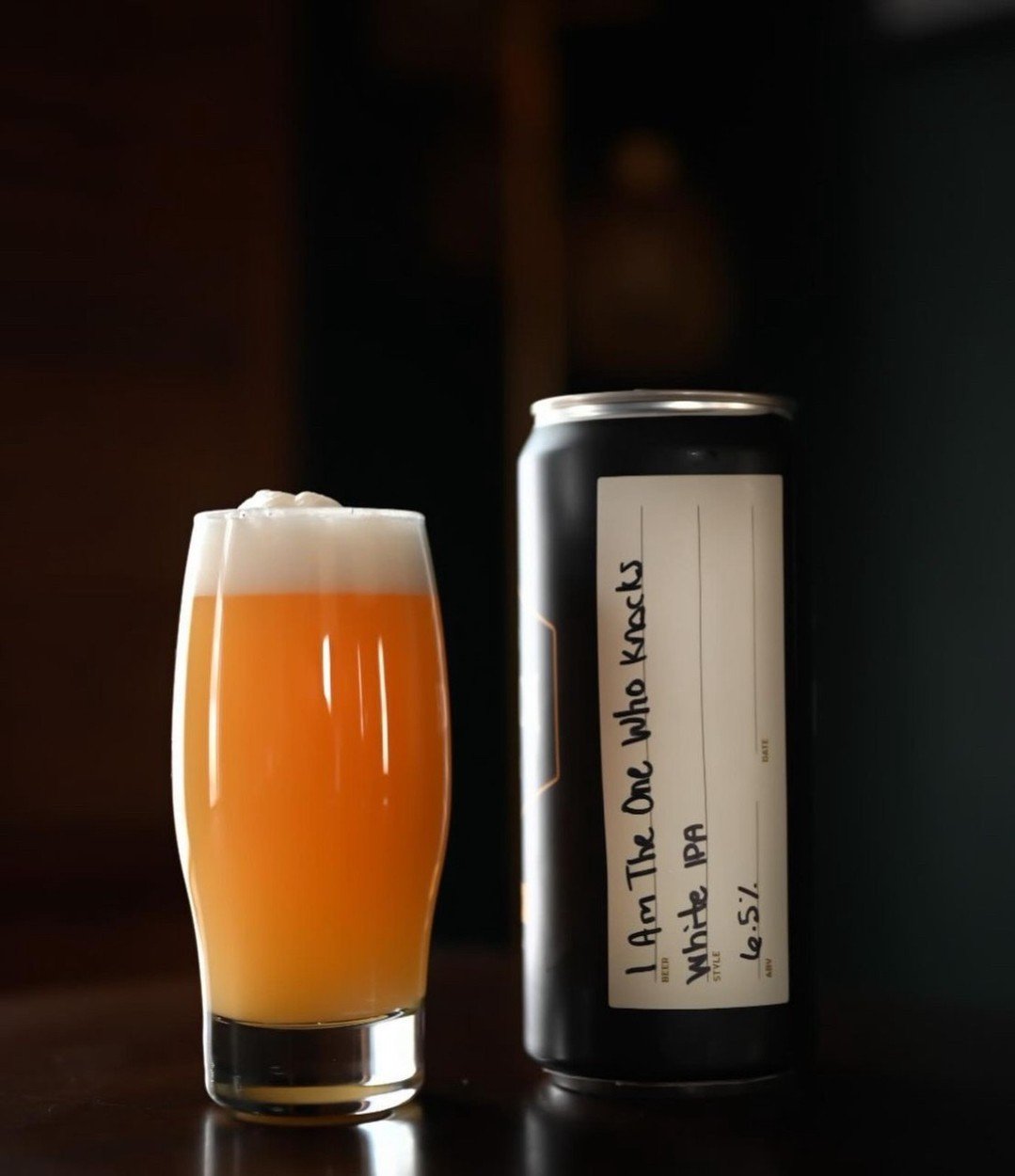 🍻 New small-batch from brewer Brittany:⁠
⁠
This Belgian White IPA is brewed with Pilsner malt and two types of wheat for a bready malt backbone and silky mouthfeel. Fermentation with Belgian witbier yeasts imparts notes of stone fruit, while a hefty