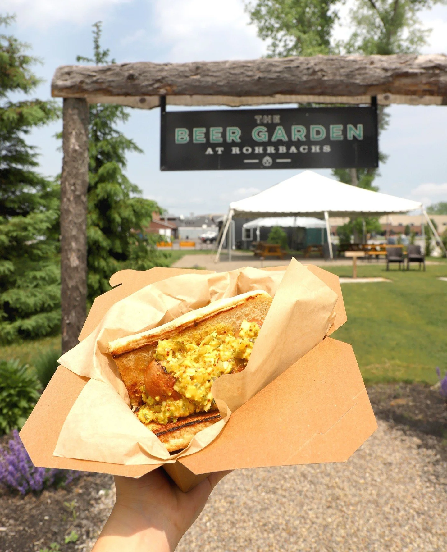 A sausage and a sunny seat. That&rsquo;s a pretty solid plan if ya ask us.⁠
⁠
Swan Market German Sausage &bull; knockwurst or bratwurst, topped with jalape&ntilde;o-mustard slaw and served on a toasted hoagie roll. 🌭⁠
⁠
#beergarden #germansausage #r