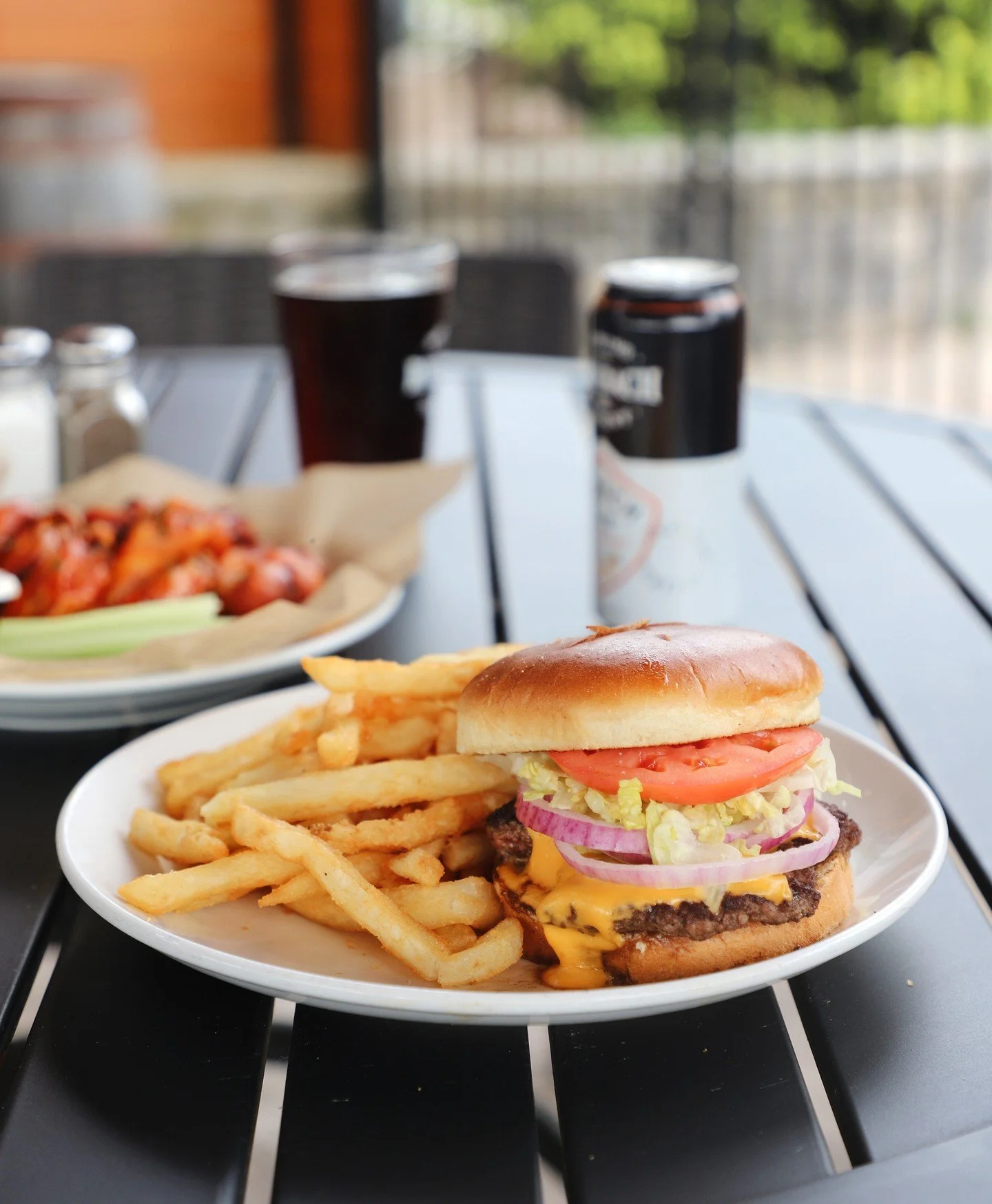 What they really meant by 'beefed up' 🍔 ⁠
⁠
Rohrbach Burger &rarr; house-seasoned 10oz CAB burger, American cheese, grilled onion, lettuce, tomato, toasted ciabatta⁠
⁠
#smashburger #beerpairing