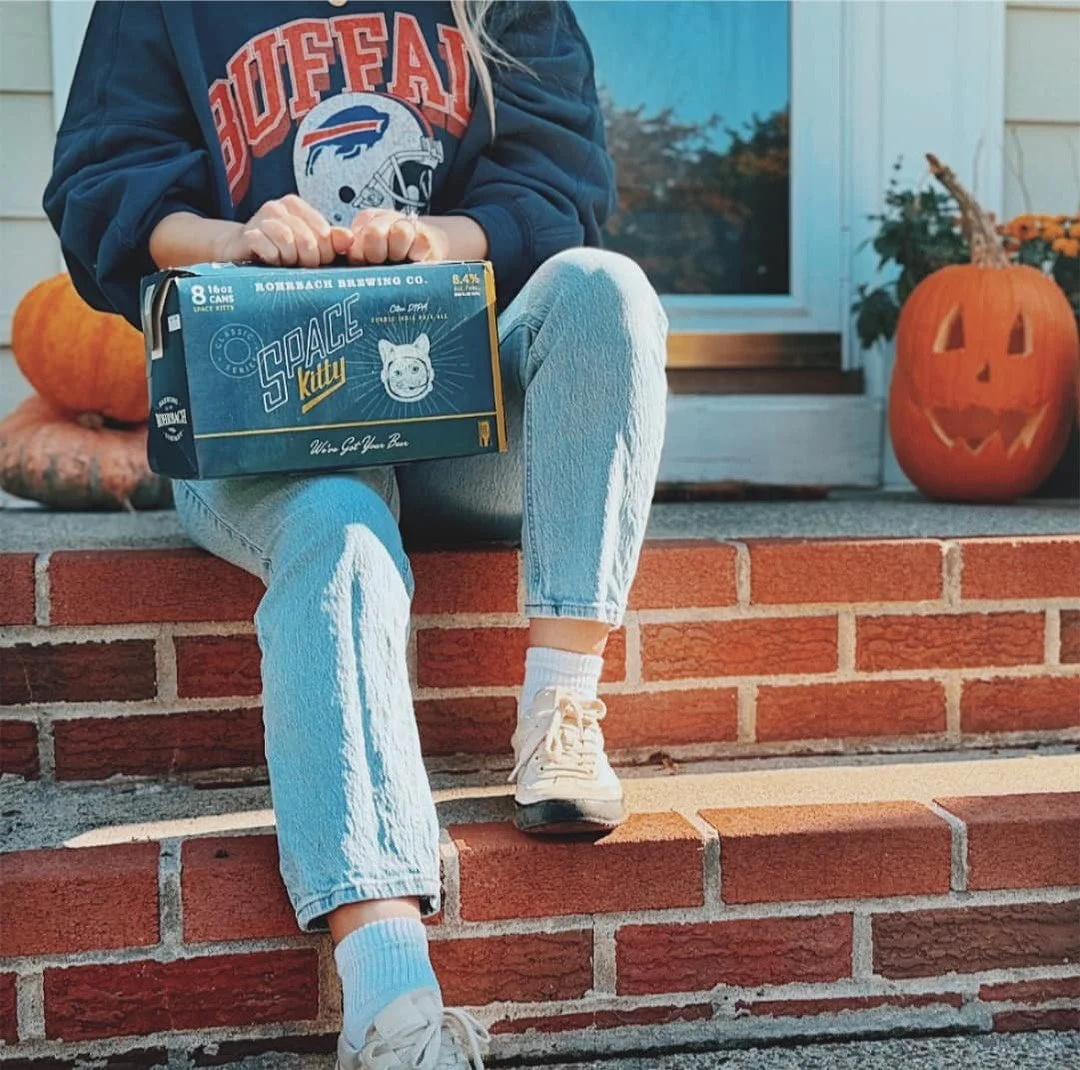 Blue skies, blue jerseys, blue cans. Space Kitty 8-packs complete the look.⁠
⁠
#gobills