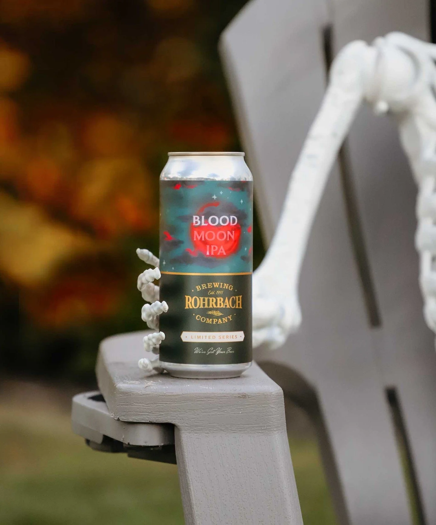 Fall is here and so are the beers 🎃 ⁠
⁠
The Great Pumpkin makes its triumphant return along with a new partner: Blood Moon IPA. A fiery-hued india pale ale with notes of grapefruit, ripe stone fruit, and dank forest resin that cut through a smooth m