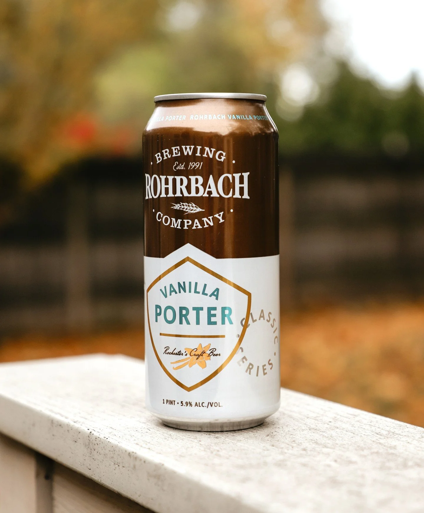It's peak 🍂 week in Western New York. The trees are telling us Vanilla Porter pairs best for viewing.⁠
⁠
#vanillaporter #rohrbachclassic #nyfoliage