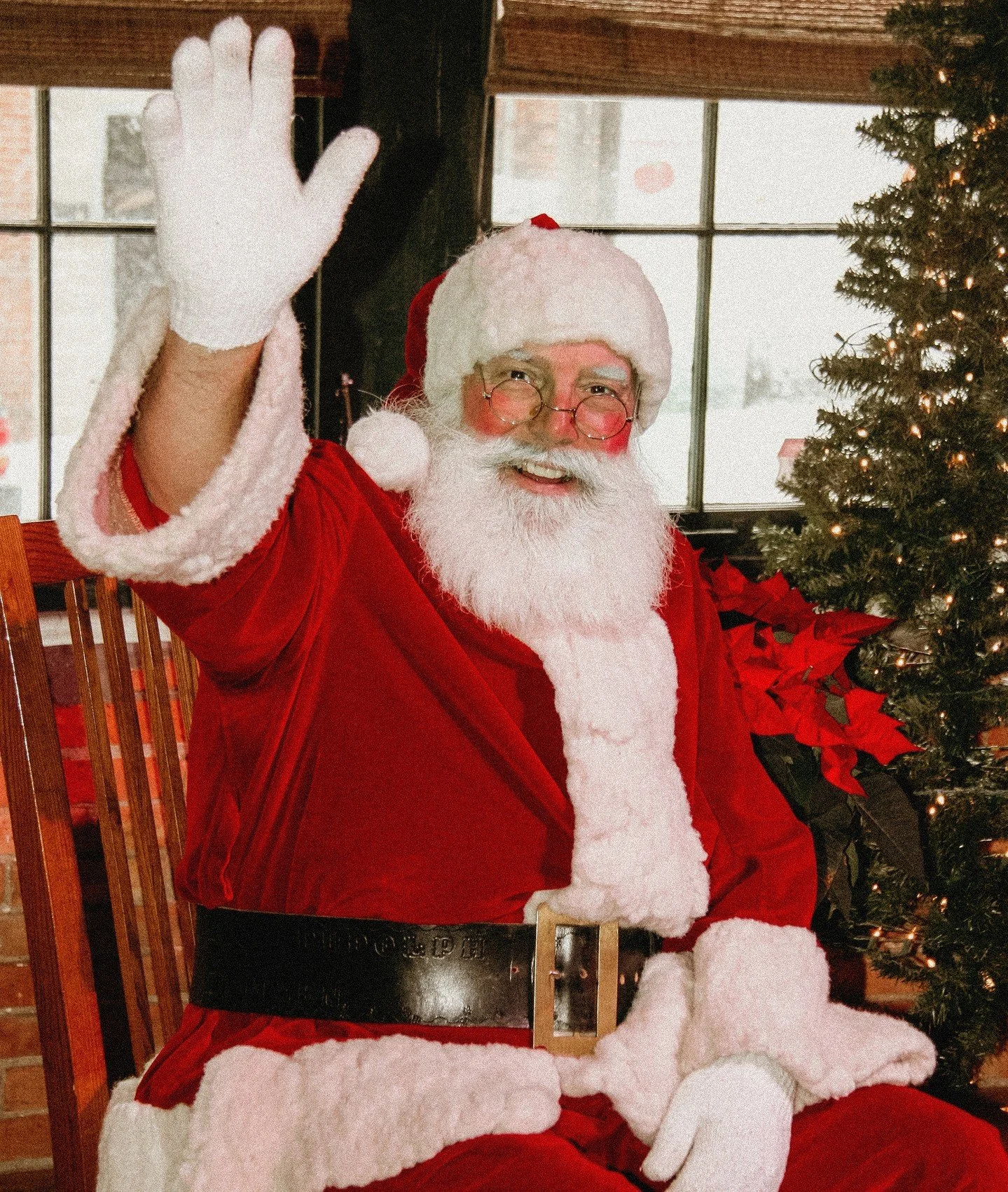 &ldquo;The best way to spread Christmas cheer is by bringing the kids to the Beer Hall when Santa is here!&rdquo; &mdash; Buddy the Elf [probably] 🎅⁠
⁠
Santa&rsquo;s swinging by the Railroad St. Beer Hall on Saturday, December 6, 2:30&ndash;3:30pm, 