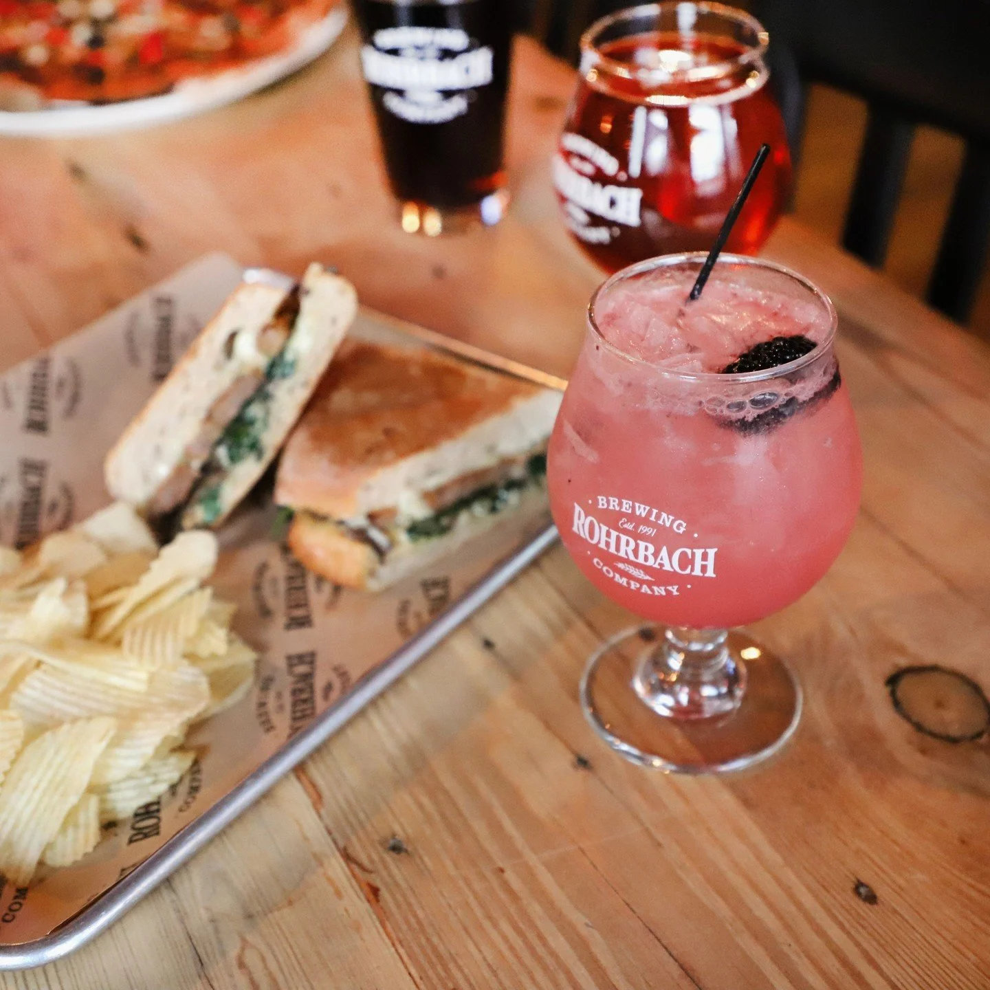 Mocktails, cocktails, beer, wine, cider, NAs &rarr; Whatever floats your boat, we've got it. 🍻