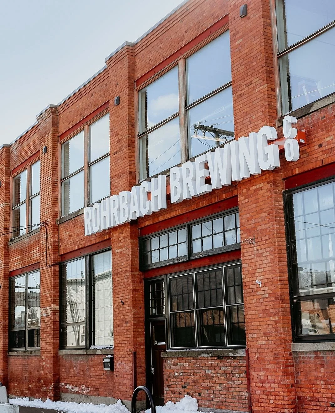 Swing in for brunch at the Railroad St. Beer Hall after your Public Market run. 🍳 &rarr; 10am&ndash;2pm