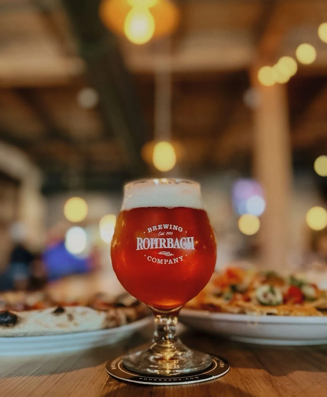 It's Wednesday on Railroad Street:⁠
⁠
&rarr; Trivia night for all things GREEN 🟢⁠
&rarr; $20 beer + pizza pairings all night⁠
&rarr; lots of fresh beers on tap, including the latest limited release, Veiled NEIPA⁠
⁠
Doors at 4pm 🍻⁠
⁠
📸: @contentond