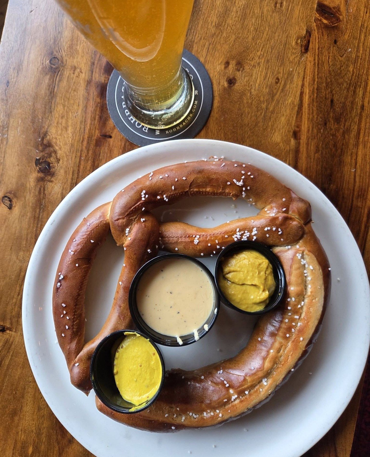 Catch food and drink specials + live tunes at the Railroad St. Beer Hall tonight! 🎶⁠
⁠
On special &rarr; Giant Bavarian Pretzel, Bills Mafia Buffalo Chicken Pizza, Prosciutto and Fig Pizza