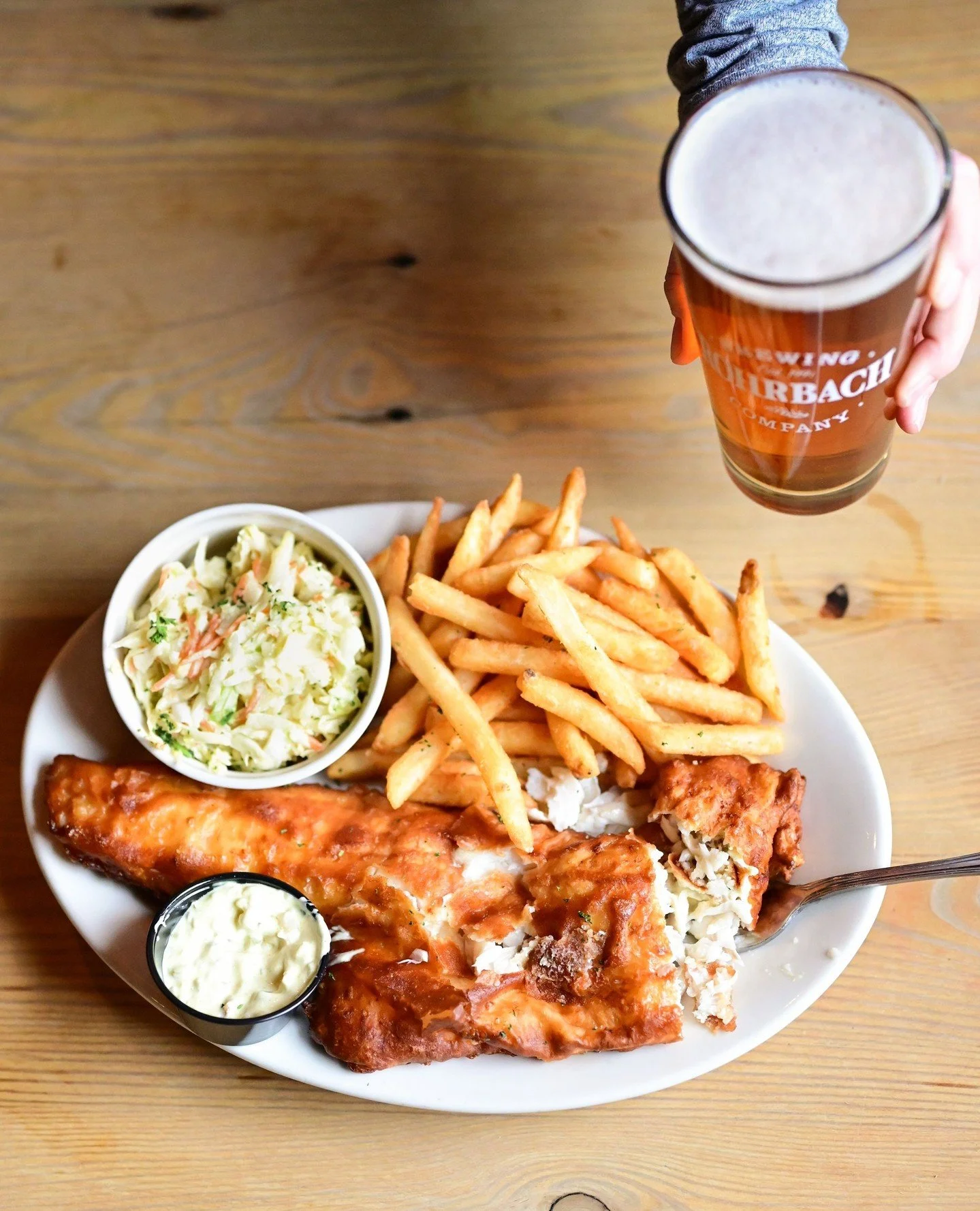 The Rohrbach Fish Fry 🐟 house beer batter, fries, coleslaw, lemon [substitute cajun-broiled or lemon pepper]⁠
⁠
Get it any day of the week at the Buffalo Rd. Brewpub!