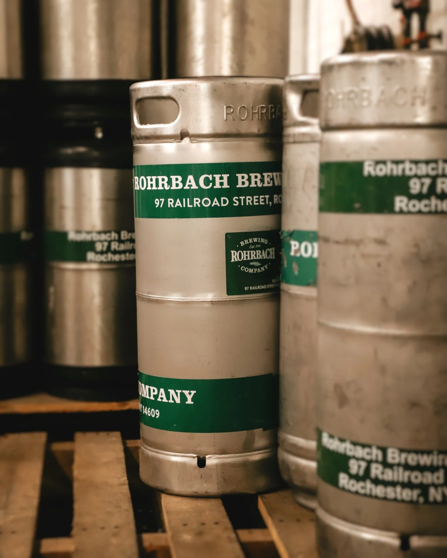 What's new in here? 🍺 We've got lots of small batches on tap, all made by our creative brewers. The latest &darr;⁠
⁠
American Pilsner [5.2% ABV &bull; 23 IBU]⁠
This crisp and refreshing pilsner was brewed with European pilsner malt, Vienna Malt, and