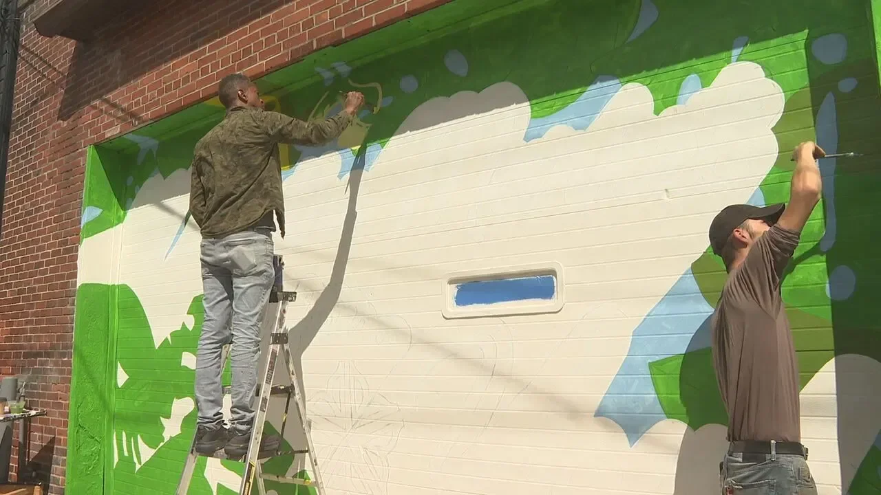 Shawn Dunwoody creates mural for Railroad Street Festival