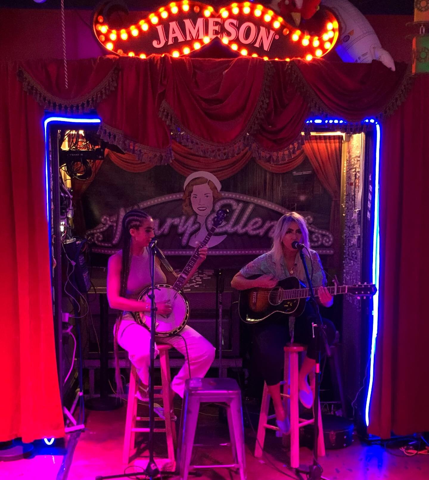 Thank you to ALL who came out to our shows this week in Key West! Had fun playing @maryellensbarandkitchen for the first time. Y&rsquo;all were a great crowd! See yaaaaa next year 🌴✌️💕
@keywestsongwritersfestival @bmi @magichillsartists 
.
.
.
.
.
