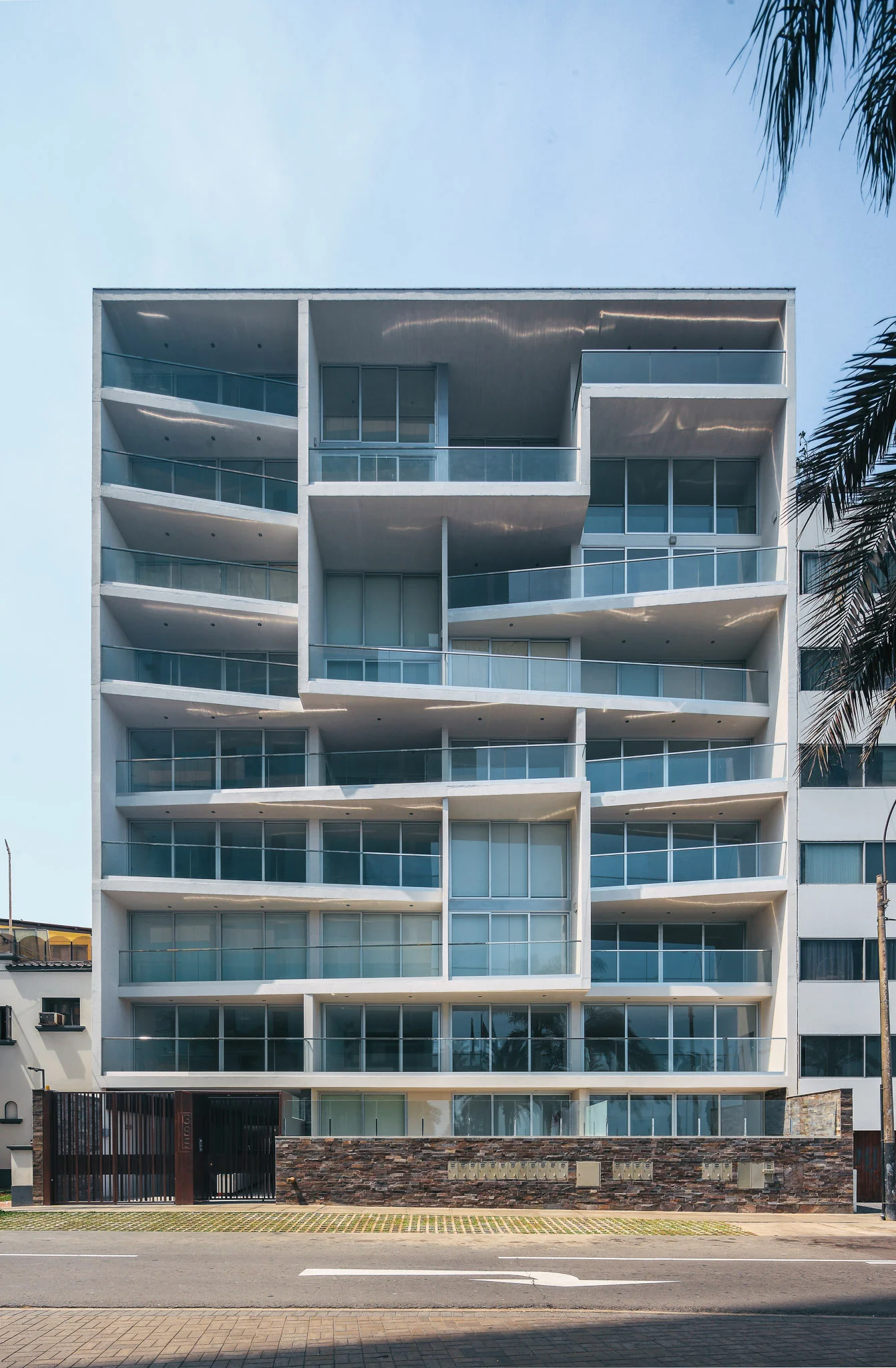 02_Las-Dalias-Apartments_Gonzalez-Moix-Arquitectura_Miraflores-Lima-Peru.jpg