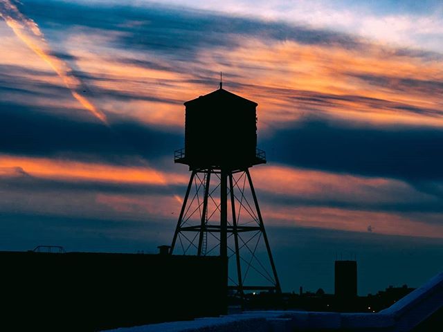 #everyday
Edit in honor of the @chicagobears win tonight.
@emmitfenn - Modern Flame ft. @yunamusic &deg;
&deg;
&deg;
#watertower #chicago #moodygrams #sunset #sunsetlover #googlenik #filmmaking #instachicago #cityscape #dabears #banger #heatercentral