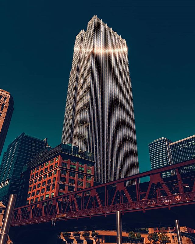 #everyday
&deg;
&deg;
&deg;
#chicagoarchitecture #chicago #instagram312 #electic_shotz #bridge #reflections #flippinchi #theimaged #moodyvibes #chicagoriver #googlenik #filmmaking #instachicago #lookup #abstract #banger #heatercentral #overedit #mood