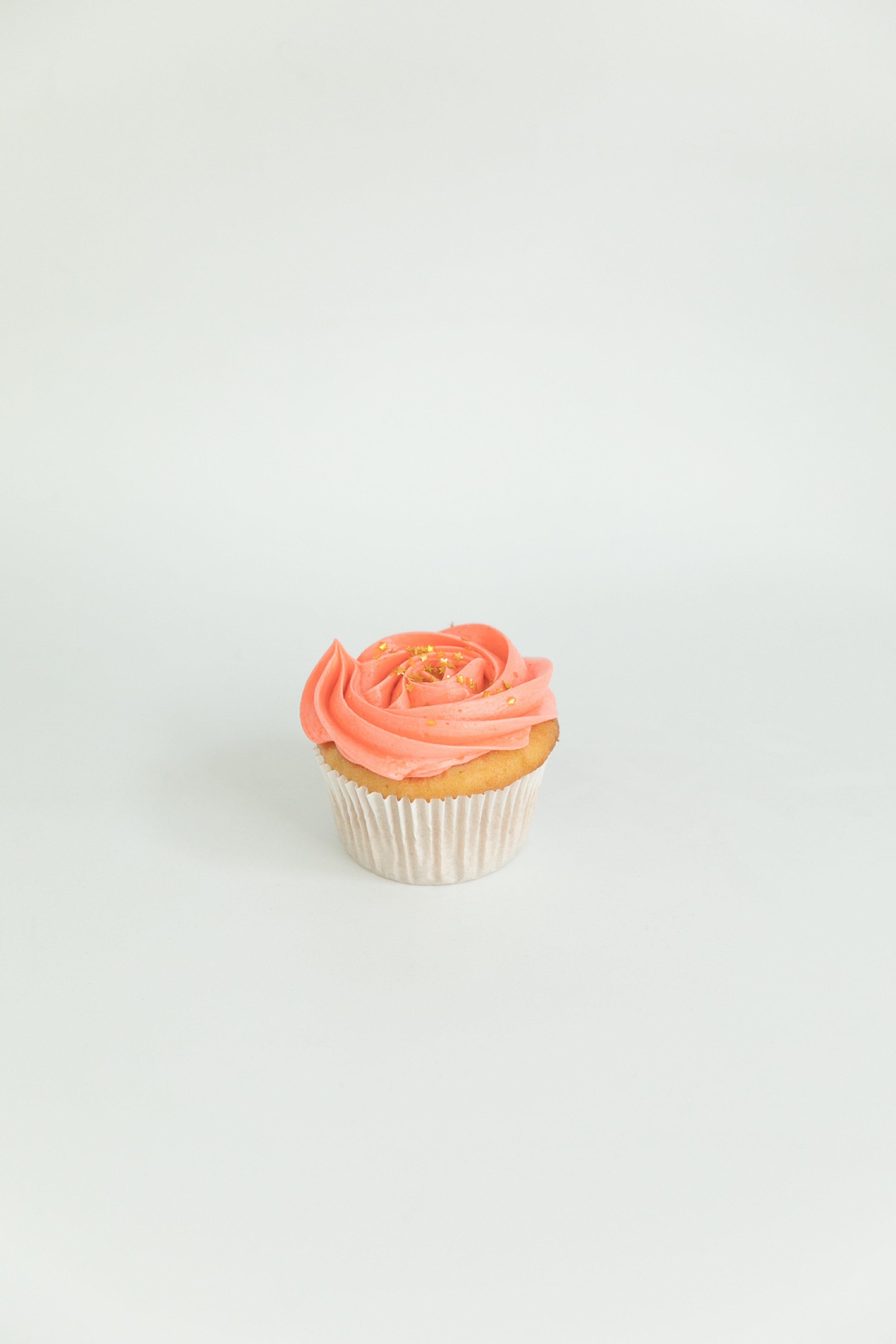  Vanilla cupcake with vanilla buttercream 