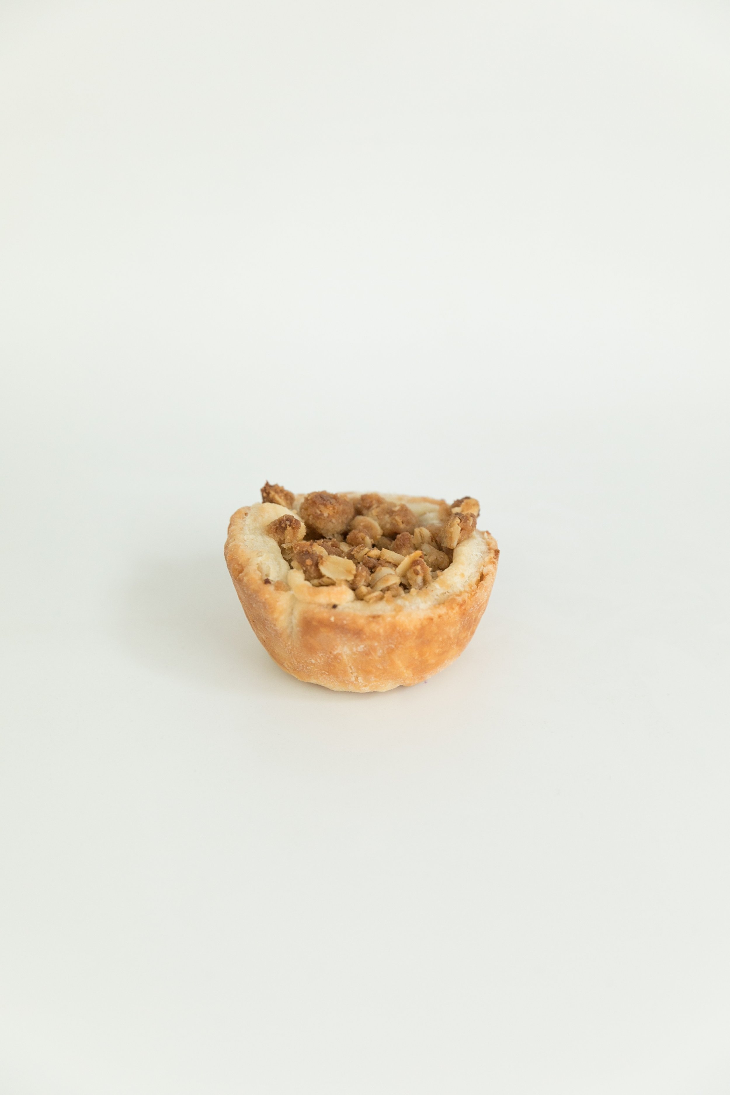  Mini dutch apple pie with brown sugar crumb topping 