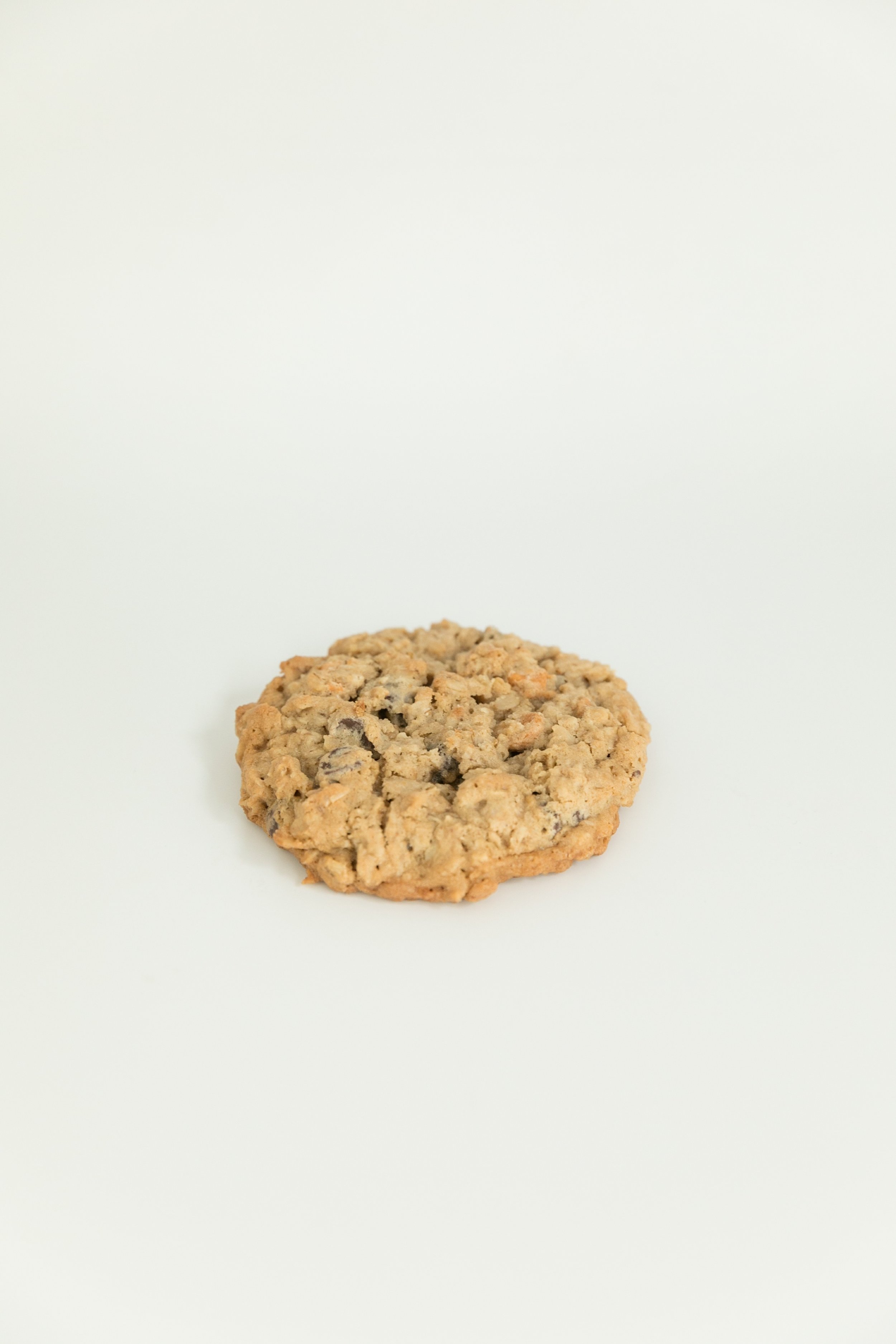  oatmeal chocolate and butterscotch chip cookie 